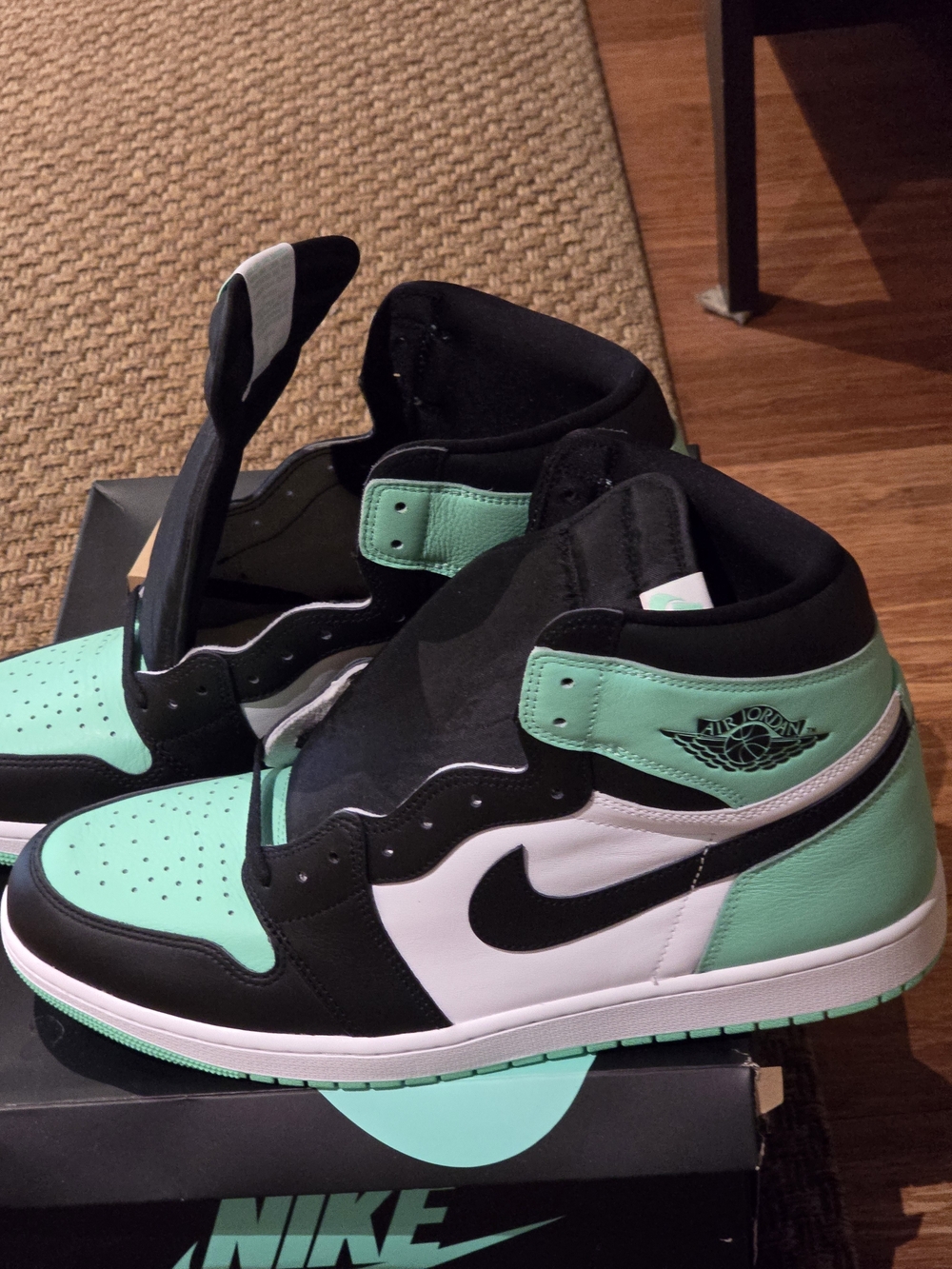 Air Jordan 1 Mid Mint Black White Sneakers